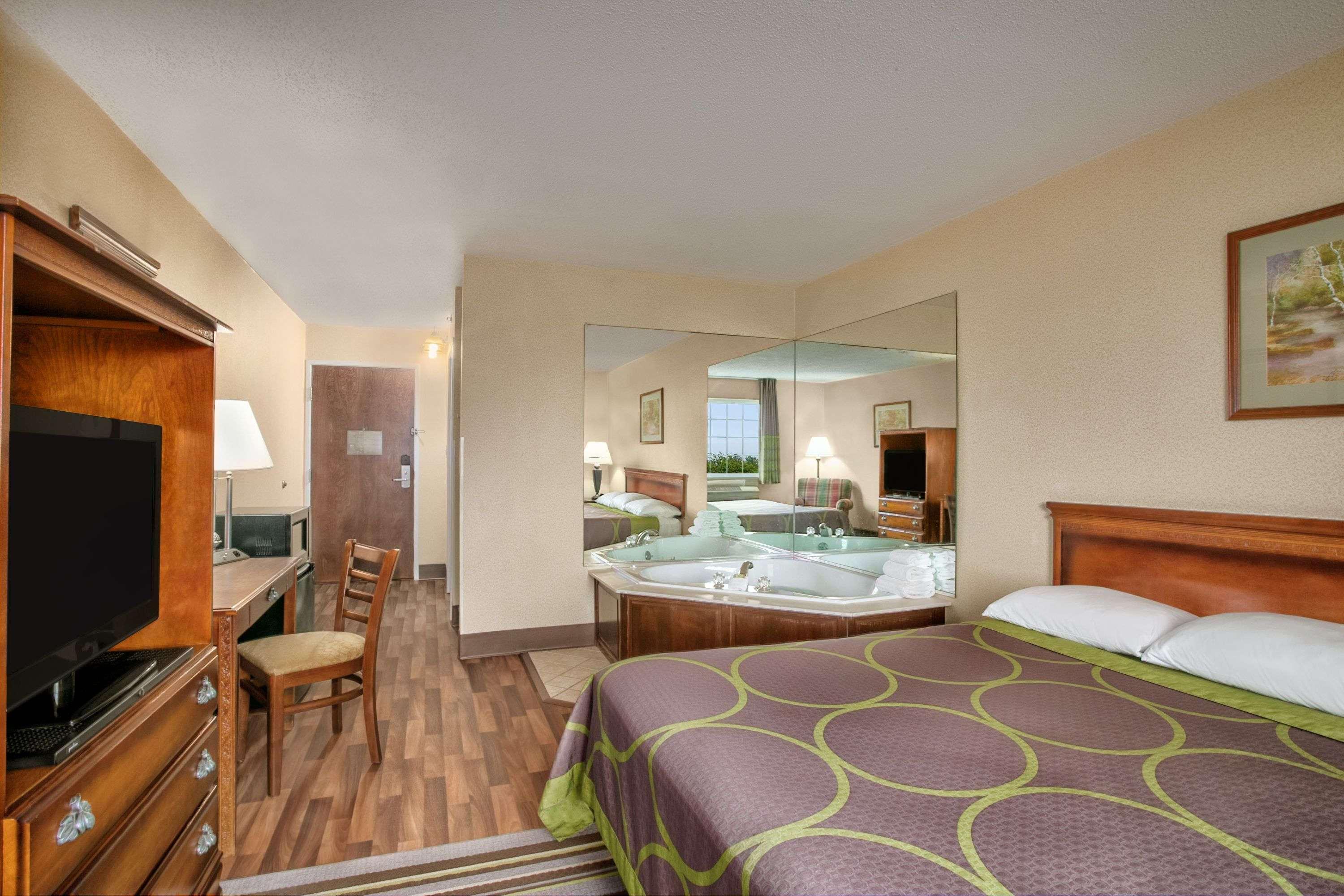 Super 8 By Wyndham Hotel Grayville