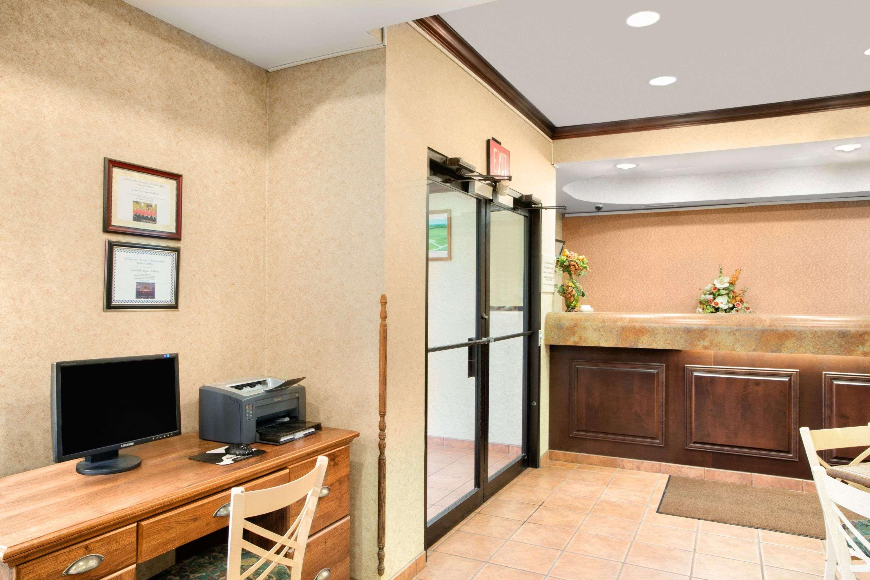 Super 8 By Wyndham Hotel